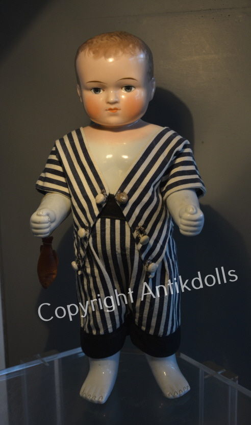 Charlie im Badeanzug