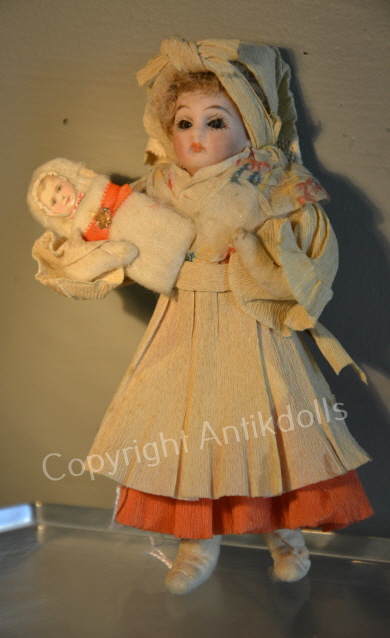 Puppe Papierkleid